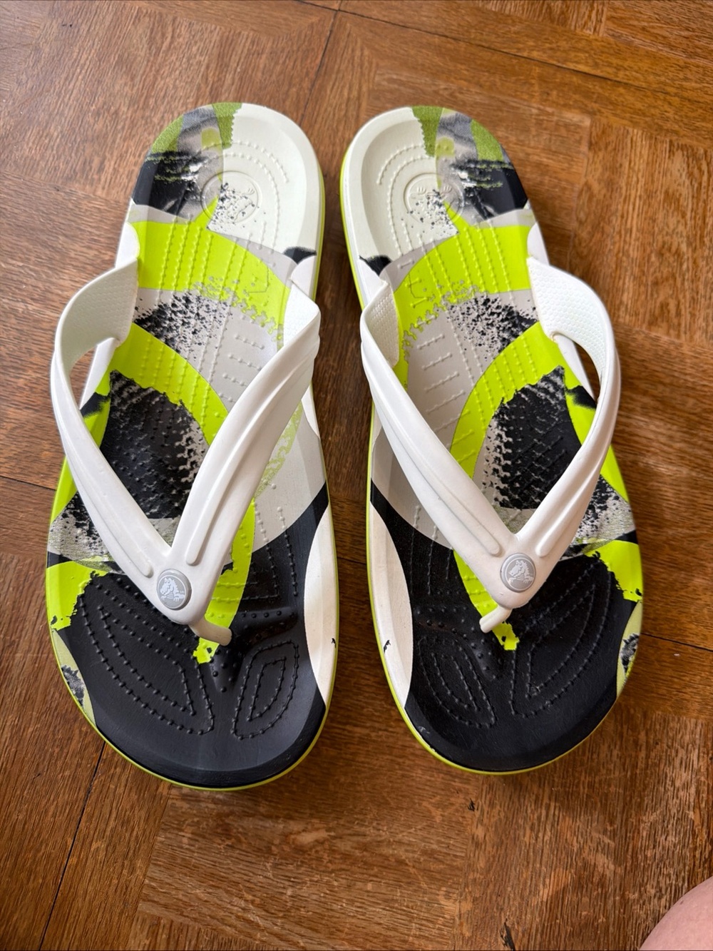 CROCS Crocband ombreblock flip flops neon green and block outdoor